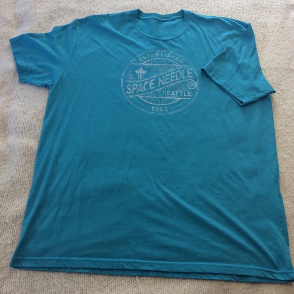 Vintage style graphic Seattle Space Needle tee - Picture 2 of 2